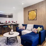 Charming 2 Bed House - Roof Top Terrace & Parking