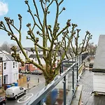 Charming 2 Bed House - Roof Top Terrace & Parking
