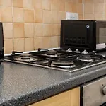 Tranquil 1Br In South Bank With Onsite Parking