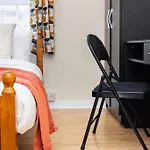 Tranquil 1Br In South Bank With Onsite Parking