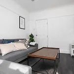 Modern 2 Bed Apartment In Prime Camden Sleeps 6