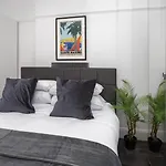 Modern 2 Bed Apartment In Prime Camden Sleeps 6