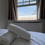 Central London 2-Bedroom Apartment - Near Paddington Station & Hyde Park