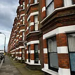 Family 2 Bedroom Flat In Fulham