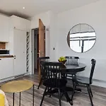 The Harlesden Classic - Lovely 2Bdr Flat With Balcony