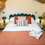 Knightsbridge Harrods 2 Bedrooms, 3 Beds, 2.5 Bath