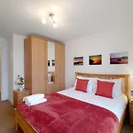 London Excel Stays - Three Bed Serviced Apartment