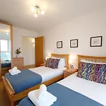 London Excel Stays - Three Bed Serviced Apartment