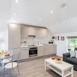 Modern 2 Bed Apartments By Livestay Short Lets & Serviced Accommodation London