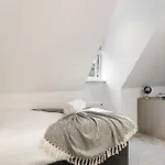 Luxurious 2 Bedroom - Apartment - Central Location