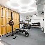 Luxury Central Mayfair Townhouse With A/C 3Br 3Ba