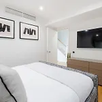 Luxury Central Mayfair Townhouse With A/C 3Br 3Ba