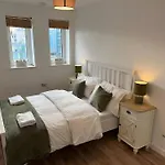 Stratford Apartment - Walk To Abba Voyage