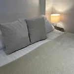 Stylish One Bedroom Apartment In The Heart Of Angel