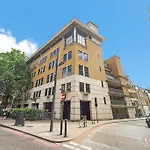 Stunning 4-Bed Apartment
