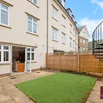 Richmond - 5 Bedroom Townhouse With Parking & Garden