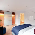 Richmond - 5 Bedroom Townhouse With Parking & Garden