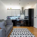 Woodside Gardens Luxury Properties Near Alexandra Palace, Tottenham Stadium & Drumsheds