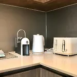 Luxury 2 Bed Apartment Vauxhall, Balcony, Sleeps 4, Central London - Open For Business Stays, Long Stays, Families Relocating