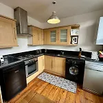 Lovely 1 Bed Apartment 2 Min To Station