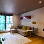 The Vauxhall Hideout - Comfy 2Bdr Flat With Balcony