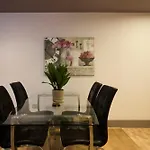 The Vauxhall Hideout - Comfy 2Bdr Flat With Balcony