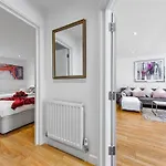 3 Bedroom Apartment In Haymarket Central London Sleep 10 Hy2