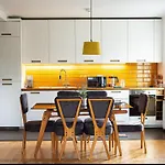 Home Away From Home - Spacious 3 Bed