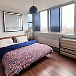 Modern Flat Central London