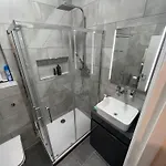 2 Bed Apartment In Central London On 3Rd Floor - Newly Refurbished - No Lift