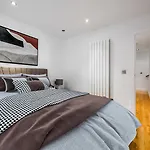 2 Bed Flat In Clapham Common