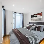 2 Bed Flat In Clapham Common