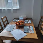Lovely 2-Bed Fully Refurbished House In London