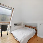 Glamorous 2Br House, Outdoor Space & Free Parking