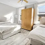 7 Bedroom House With Garden