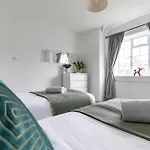 Stylish & Spacious 3Bed In Putney