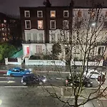 Uk Chaps Retreat: 2 Bedroom - 2Bathroom Apartment