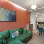 Cozy Retreat Near Downtown With Parking