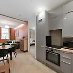 Cozy Retreat Near Downtown With Parking