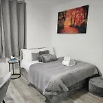 Newly Refurbished Studio In Kensal Green F