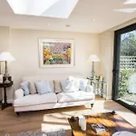 Swanky London Pad In Putney