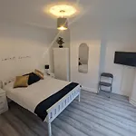 The Manor Guest House In Wembley