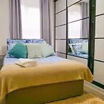 Central Ground Floor Flat Free Parking