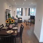 Acton Town Luxe Stay - Spacious Modern Apartment Near Westfield & Nature, Pets Welcome!