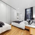 3 Bedroom Flat In Haymarket London Sleeps 14 Hy1