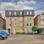 Chic 2-Bed Apartment, Free Wi-Fi And Parking