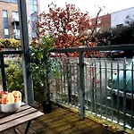 Luxury, Spacious 2 Bed Flat In London