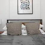 Modern 2 Bed Apartment In Prime Camden Sleeps 6