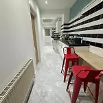 Beautiful Double Room With Free Wi-Fi And Free Parking