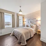 Relax, Play And Work In London